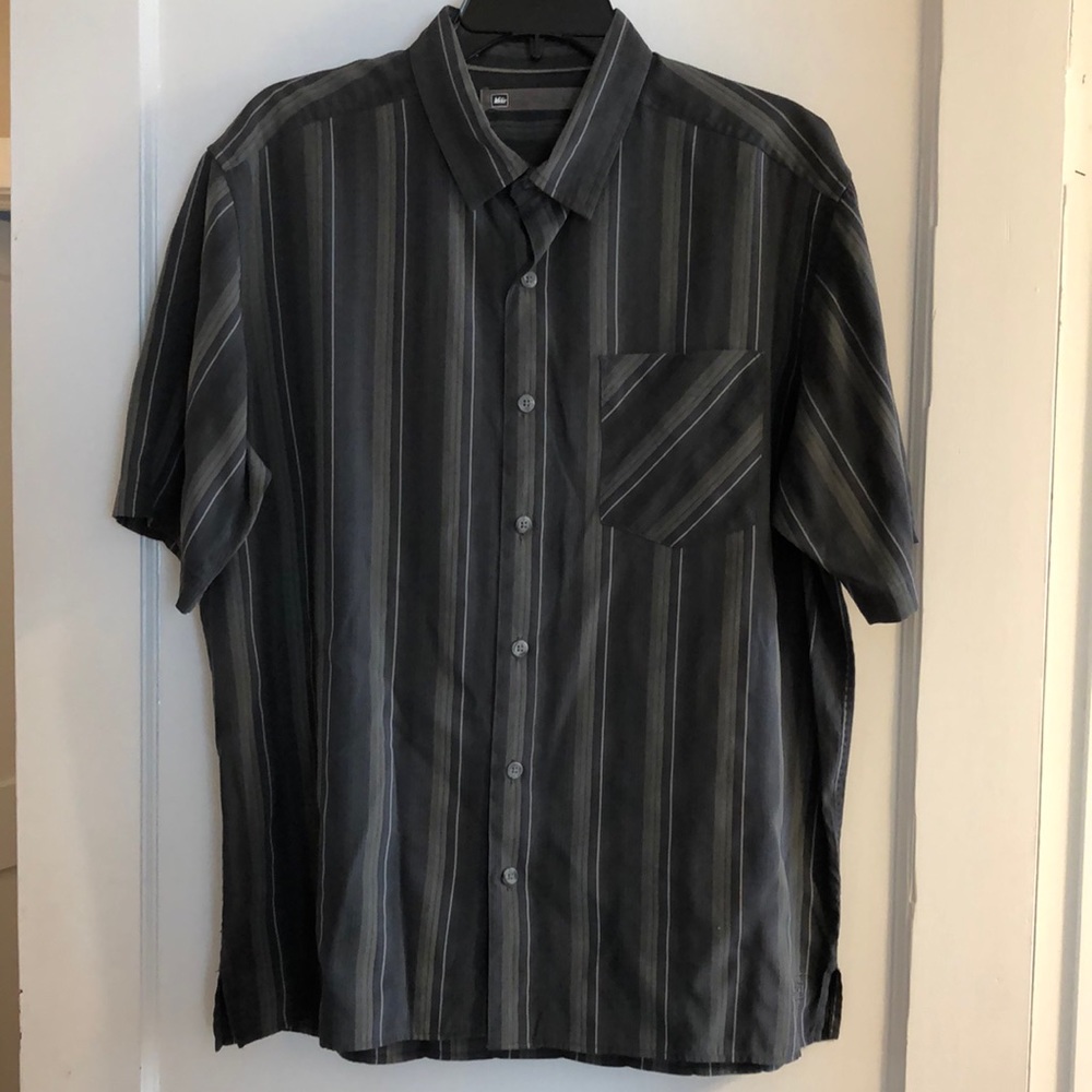 REI Gray striped button down short sleeve shirt